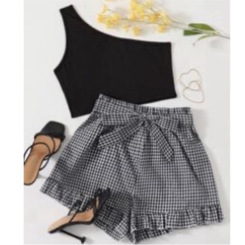LAST CHANCE❗️ SHEIN Black One-Shoulder Top Black & Gingham Tie-Waist Shorts set